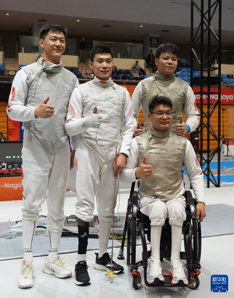 轮椅击剑——亚残运会男子花剑团体赛：中国队夺冠